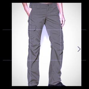 NWOT! UNDER ARMOR sexy! (Really!) cargo 👖 !  Sz 2